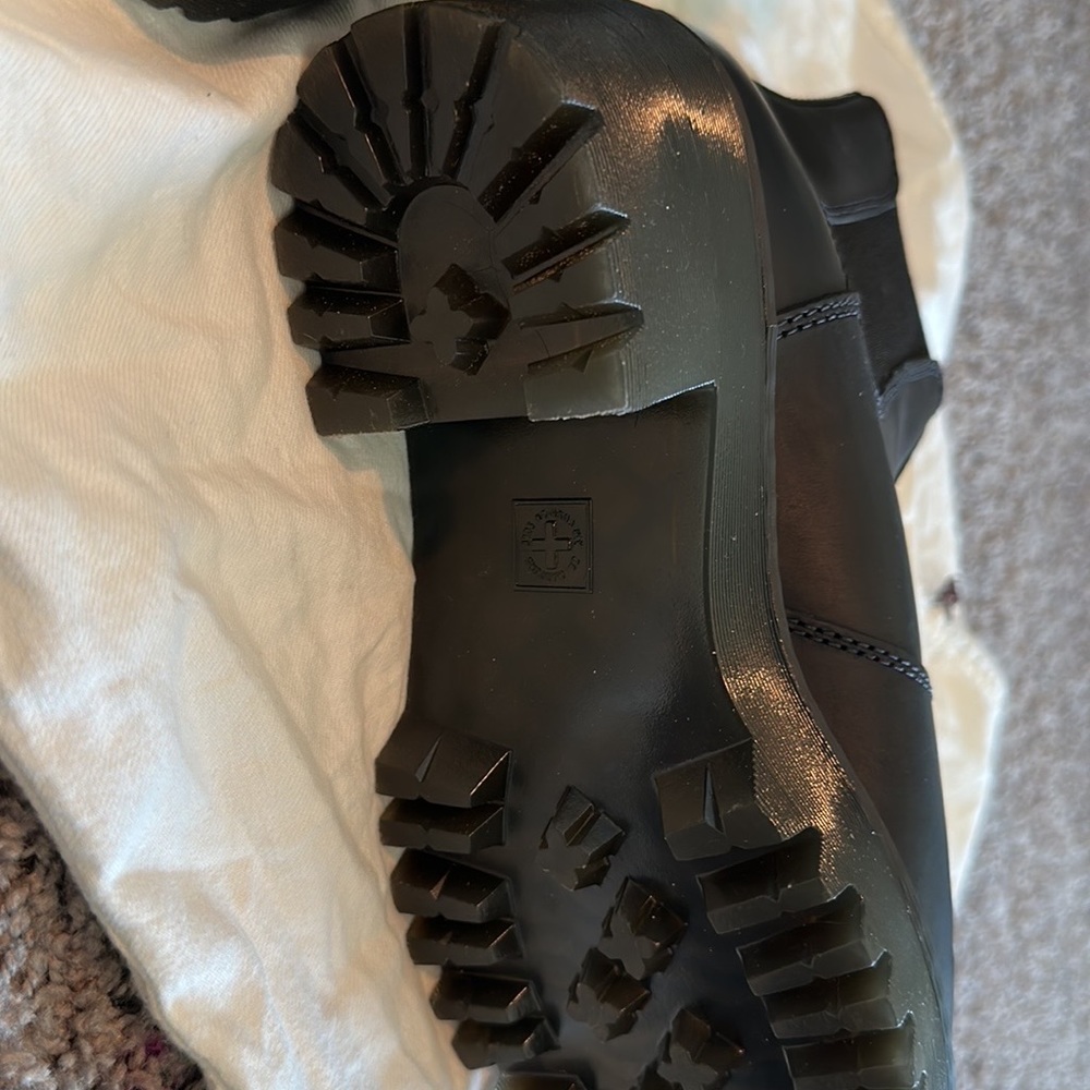 Boots size 8